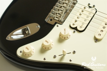 American Deluxe Stratocaster Plus HSS - Mystic Black